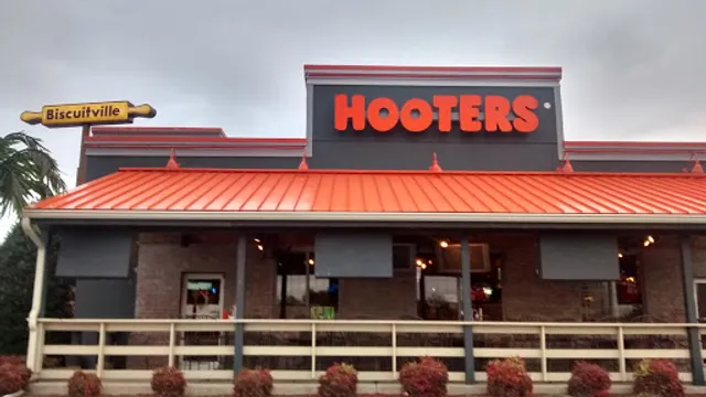 Hooters