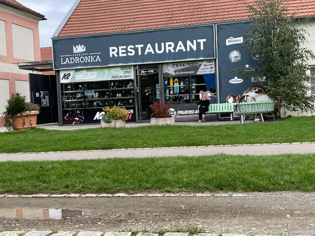 Restaurace a Bowling Usedlost Ladronka