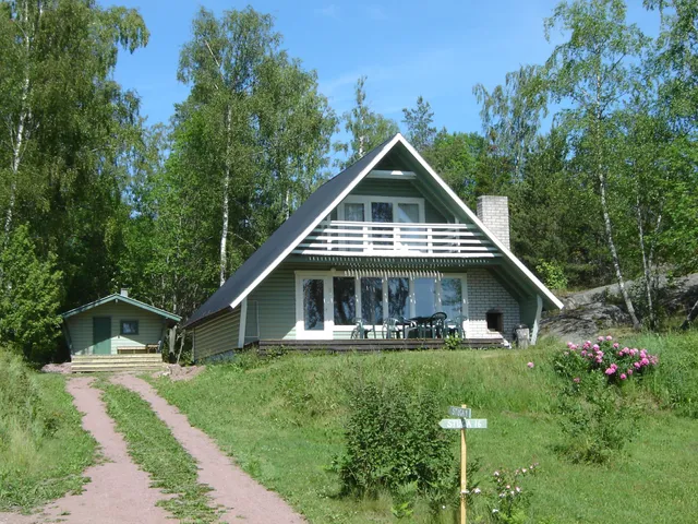 Hjortö Cottages and Log House