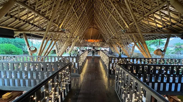 Dugong Restaurant, Bar & Lounge