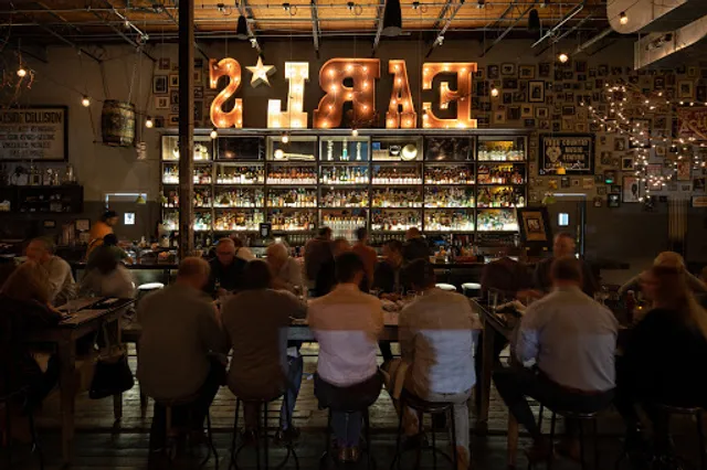 Earl's Restaurant & Bar