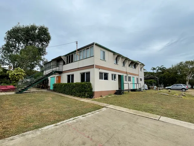 Mangoes Backpacker Hostel & Farmstay