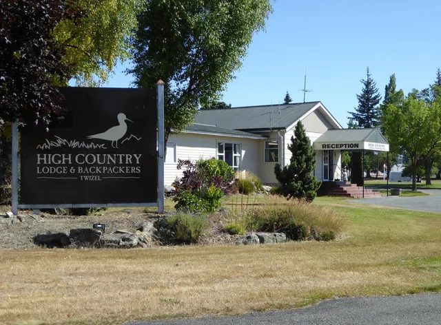 High Country Lodge and Backpackers