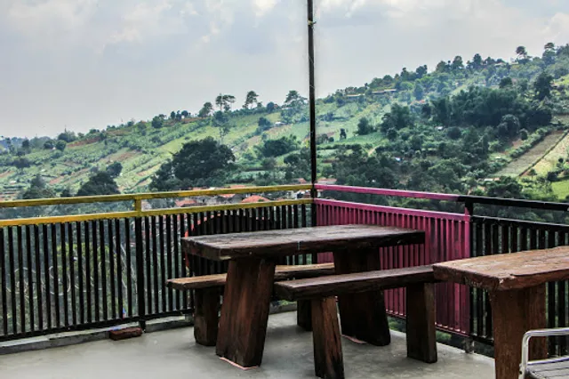 Pin-Us cafe Bandung (Food Eatery, Instagramable, Healing Area, Nongkrong, Kerja Bareng)