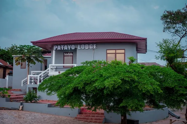 Patayo Lodge