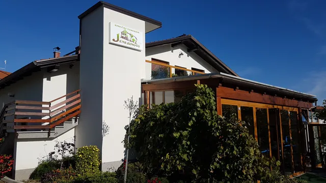 Kmečki turizem Jenezinovi Česnik Gregor s.p.