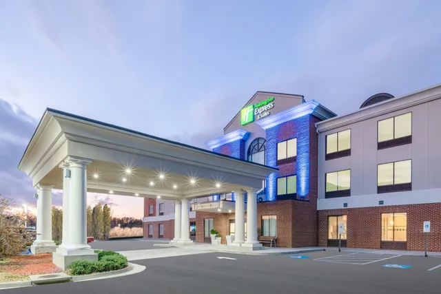 Holiday Inn Express & Suites Tappahannock by IHG