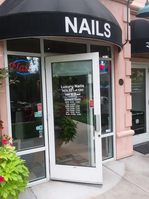Luxury Nails Salon
