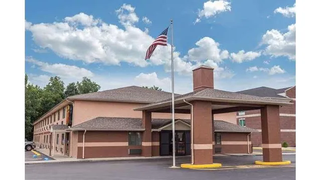 Super 8 by Wyndham Carrollton