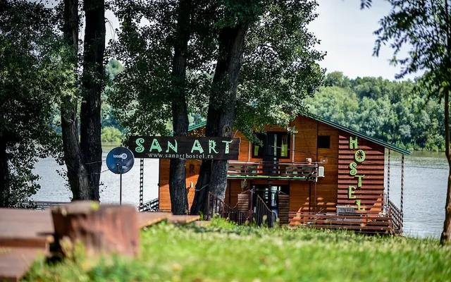 San Art Floating Hostel
