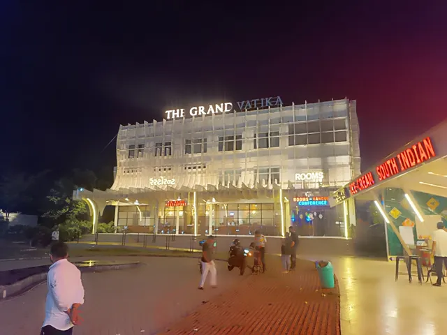 OYO The Grand Vatika