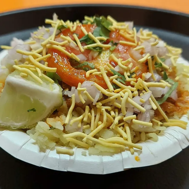 Kande Pohe Ani Barach Kahi