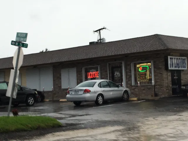 JW Liquors 2