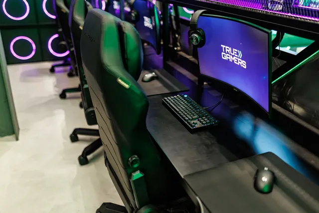 TRUE GAMERS E-Sports Gaming Cafe | Box Park