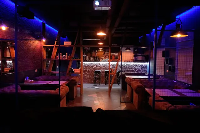 Blackberry Lounge & Bar