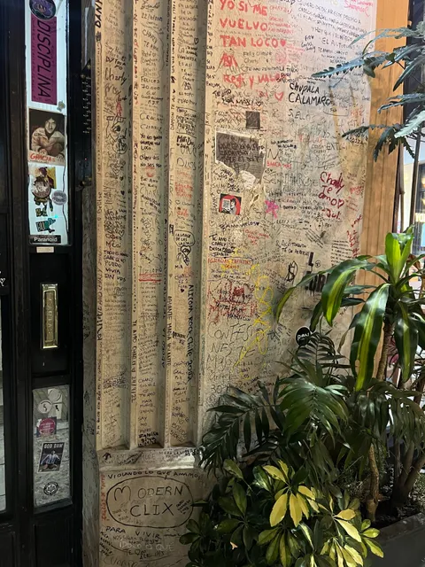 Esquina Charly García