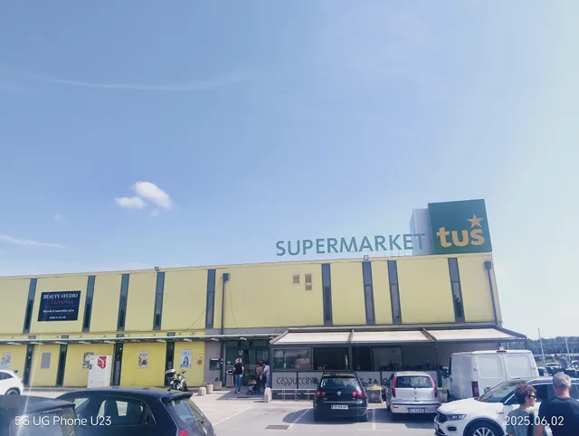 Tuš supermarket C&C Sežana
