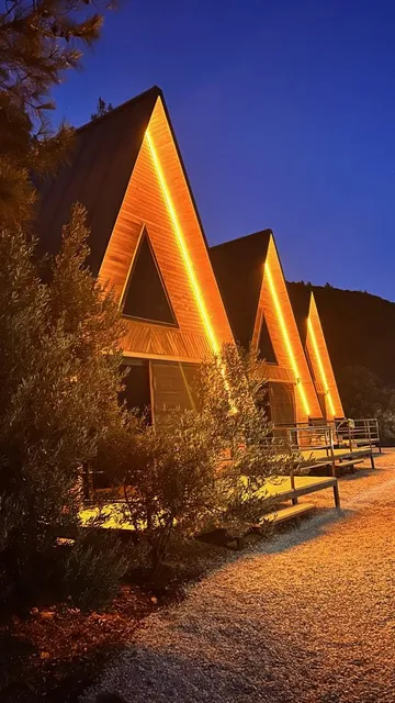 AY-RA BUNGALOW APART