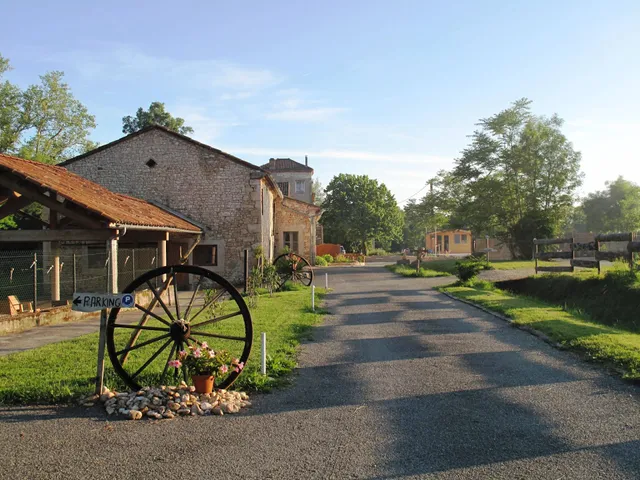 Field Crespin - Les Tables De Crespin