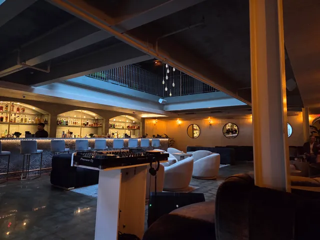 Eberhard Social House