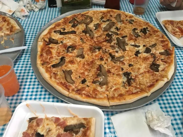 Circles Pizza