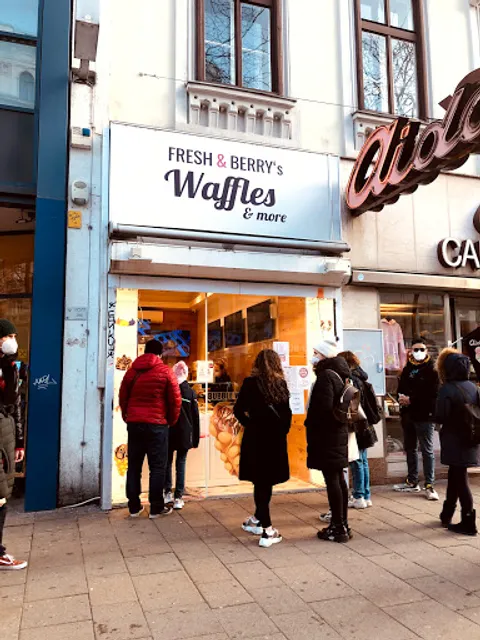 Fresh & Berry Bubble Waffles & Bubble Tea & Ice Rolls & Frozen Yogurt