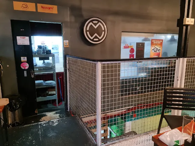 Mando's Wingshack Makati