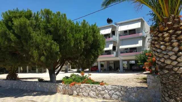 Finikas Hotel