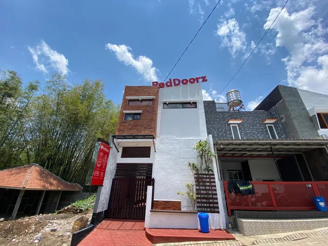 RedDoorz Syariah @ Jalan Saxophone Malang