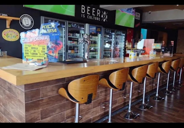 California Wings & Beer Plaza D'Lucca