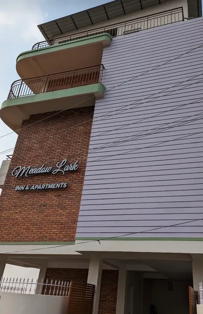 Meadowlark Inn & Apartments