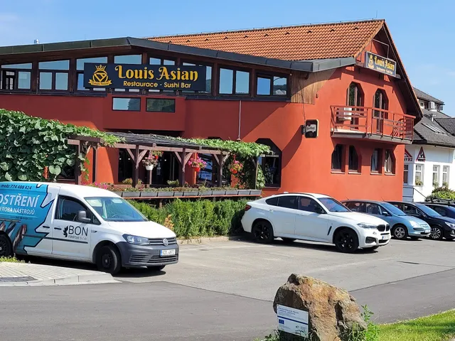 LOUIS ASIAN Restaurace Sushi Bar