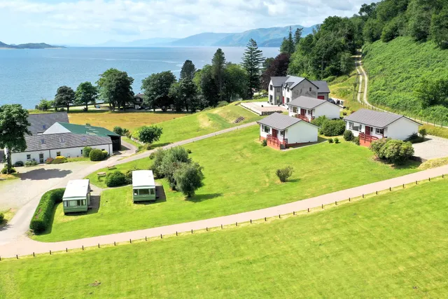 Beside the Loch, self catering cabins