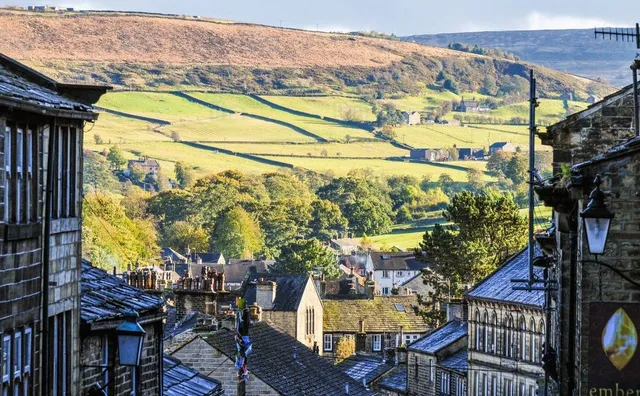 Haworth Bronte Cinema Cottage-Book Direct And Save Upto 20%
