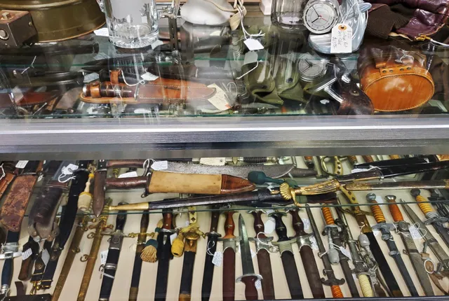 The War Front - COLLECTIBLES & Military Antiques
