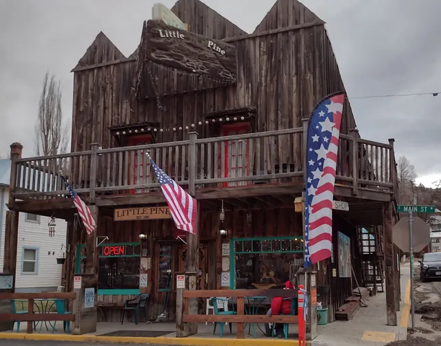Little Pine Lodge & Souvenir Shop