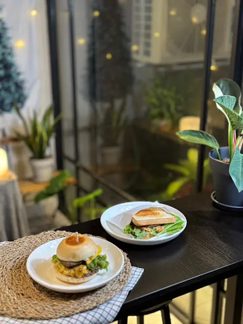 曙光 早午餐 (韓國奶油吐司、日式拉麵、香料咖哩、鮮萃茶)