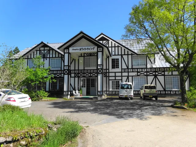 Petit Hotel White Wing