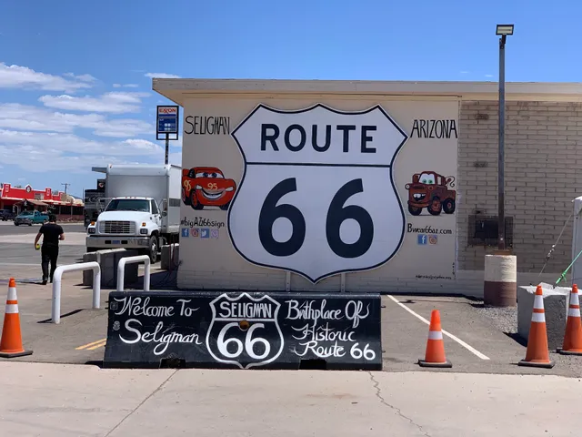 Worlds Largest Route 66 Sign