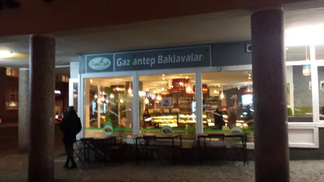 Öz-Tat Cafe Baklava Bäckerei pastane