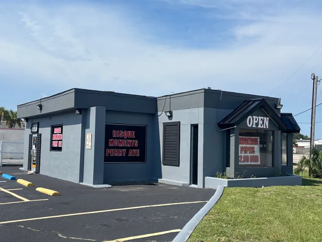 Risque Moments - Ft Walton Beach