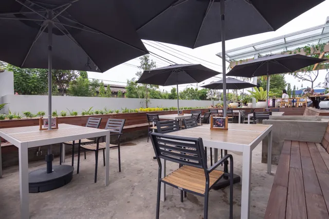 DECAFE Resto, Pastry & Bakery Samarinda