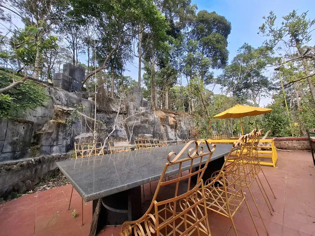 Khách Sạn Đồi Thông - Măng Đen - Kon Tum