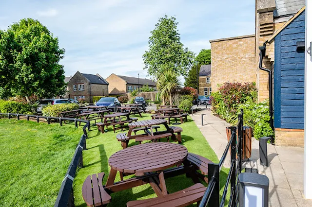 Boundary on The Green