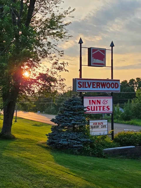 Silverwood Inn & Suites