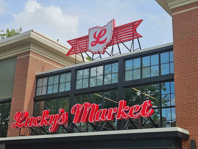 Lucky’s Market Victorian Village