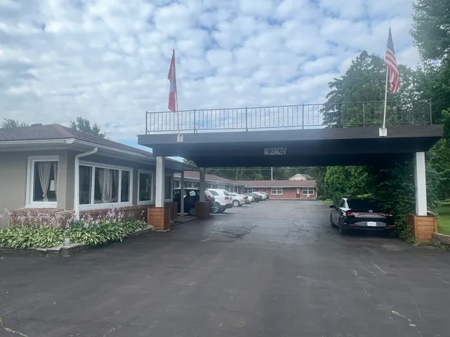 Cardinal Court Motel