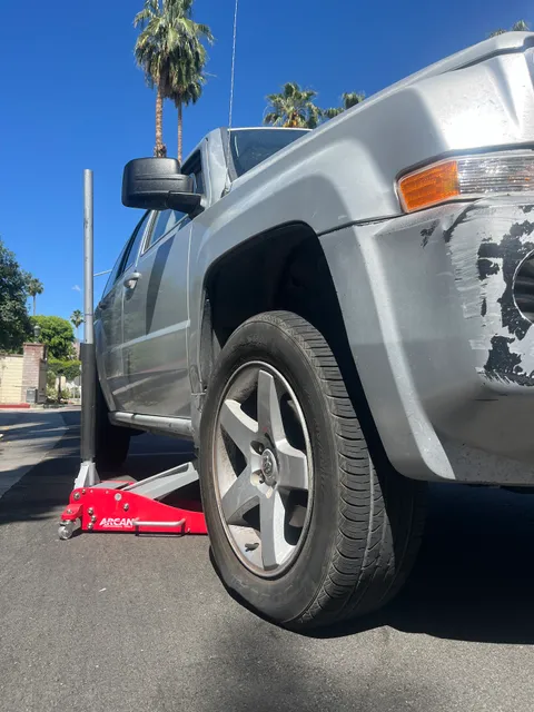 RoadRunner Solutions | Emergency Roadside Assistance