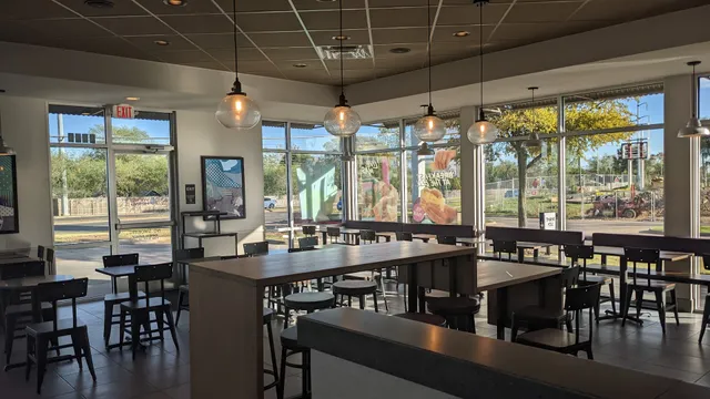 Taco Bell - Live Más Café