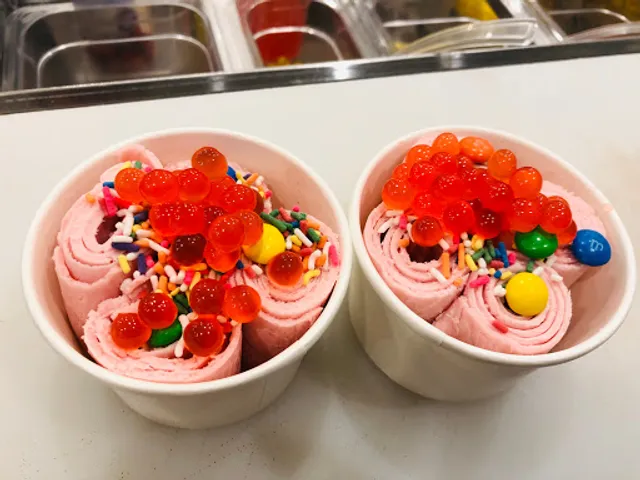 Snowy & Rolls Ice Cream